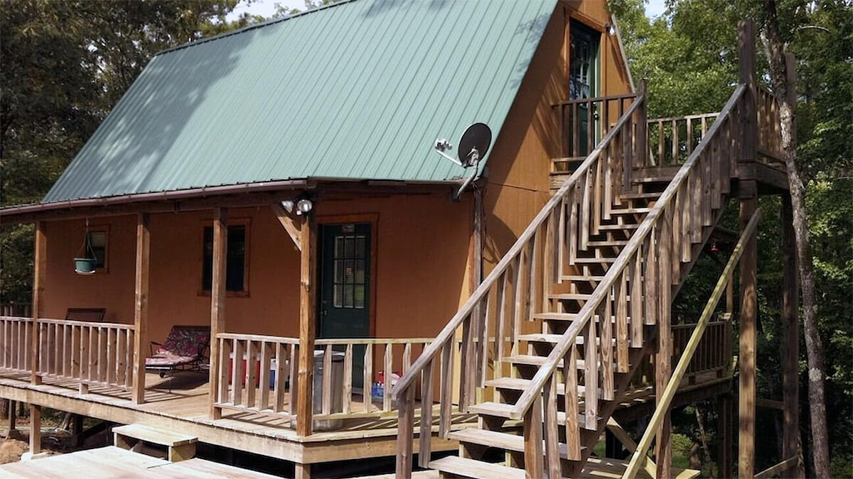 Eagles Nest & Old Factory Getaway Cabins